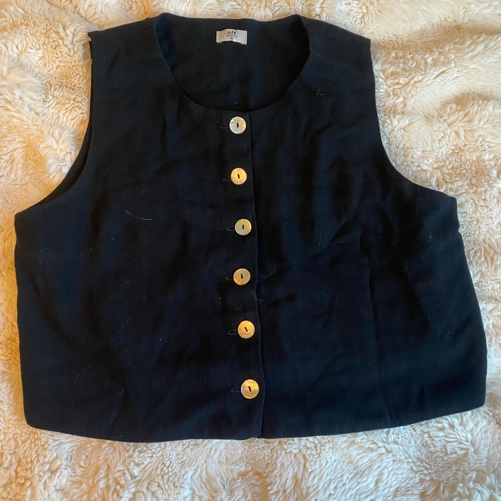 Black Sleeveless Button-Up vest